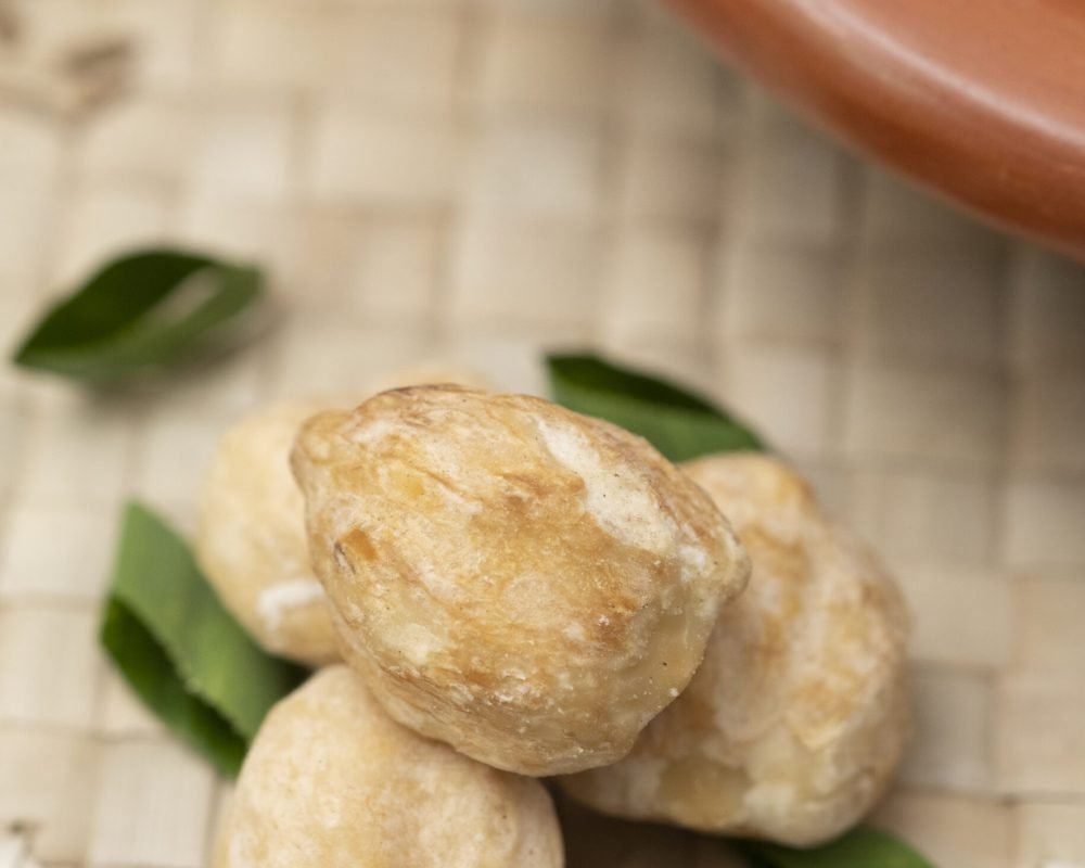 candlenut-kukui-kemiri-asian-herbs-traditional-tray